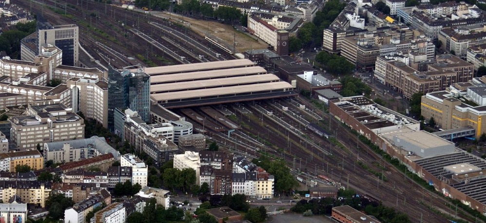 Düsseldorf-Hauptbahnhof 2016, Foto: Walter Koch; https://commons.wikimedia.org/wiki/File:Duesseldorf-hbf-2016.jpg